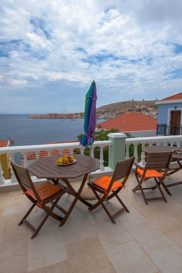 Roulas Apartments Chalki Town Dış mekan fotoğraf