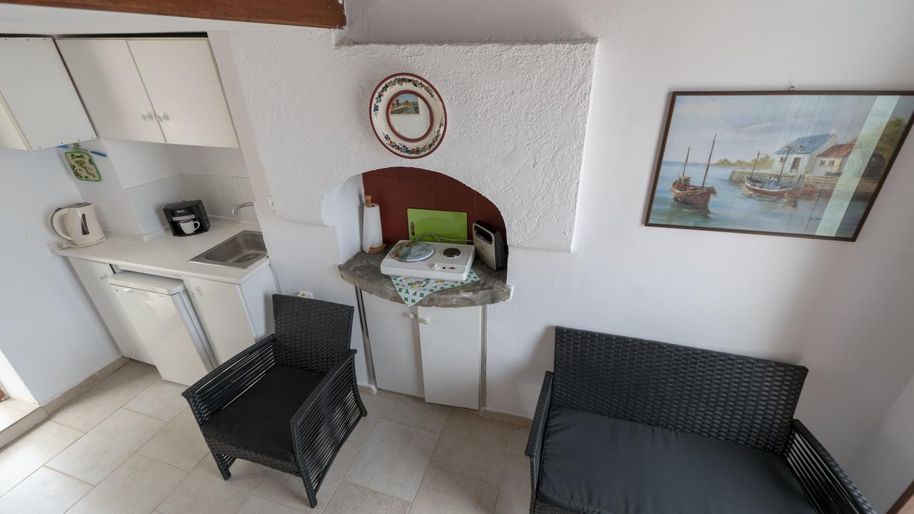 Roulas Apartments Chalki Town Dış mekan fotoğraf