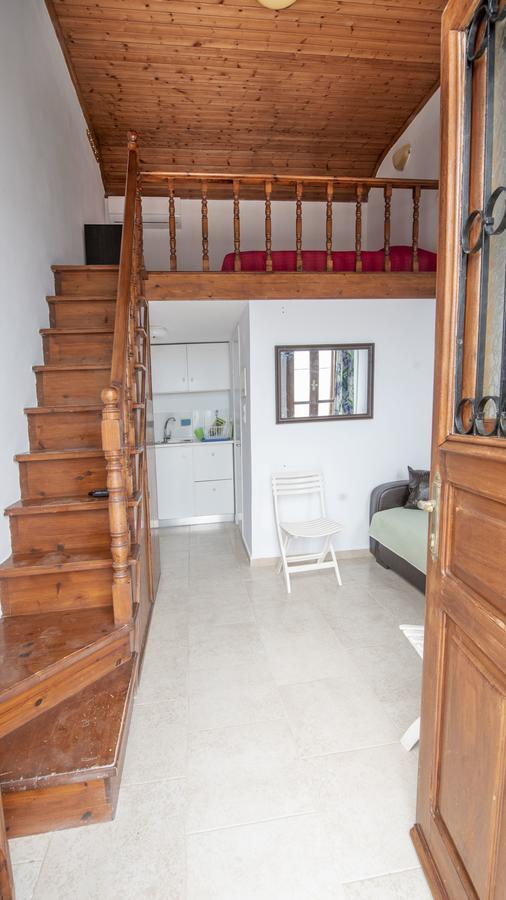 Roulas Apartments Chalki Town Dış mekan fotoğraf