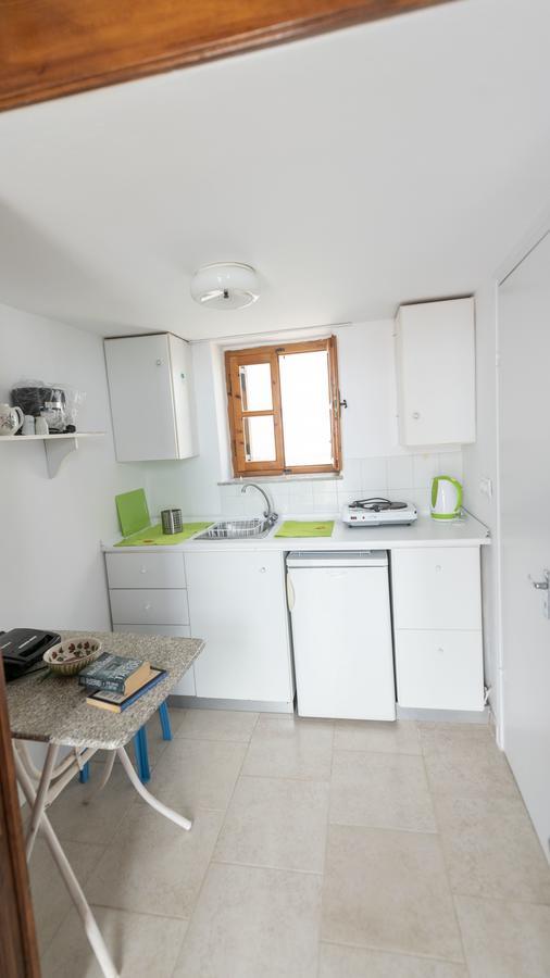 Roulas Apartments Chalki Town Dış mekan fotoğraf