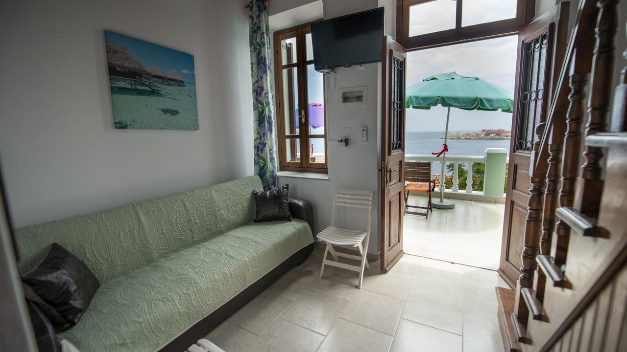 Roulas Apartments Chalki Town Dış mekan fotoğraf