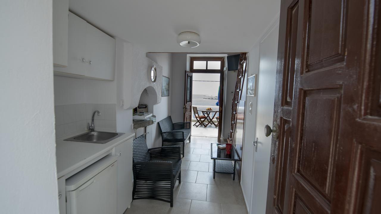 Roulas Apartments Chalki Town Dış mekan fotoğraf