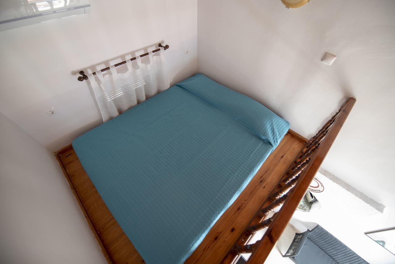 Roulas Apartments Chalki Town Dış mekan fotoğraf