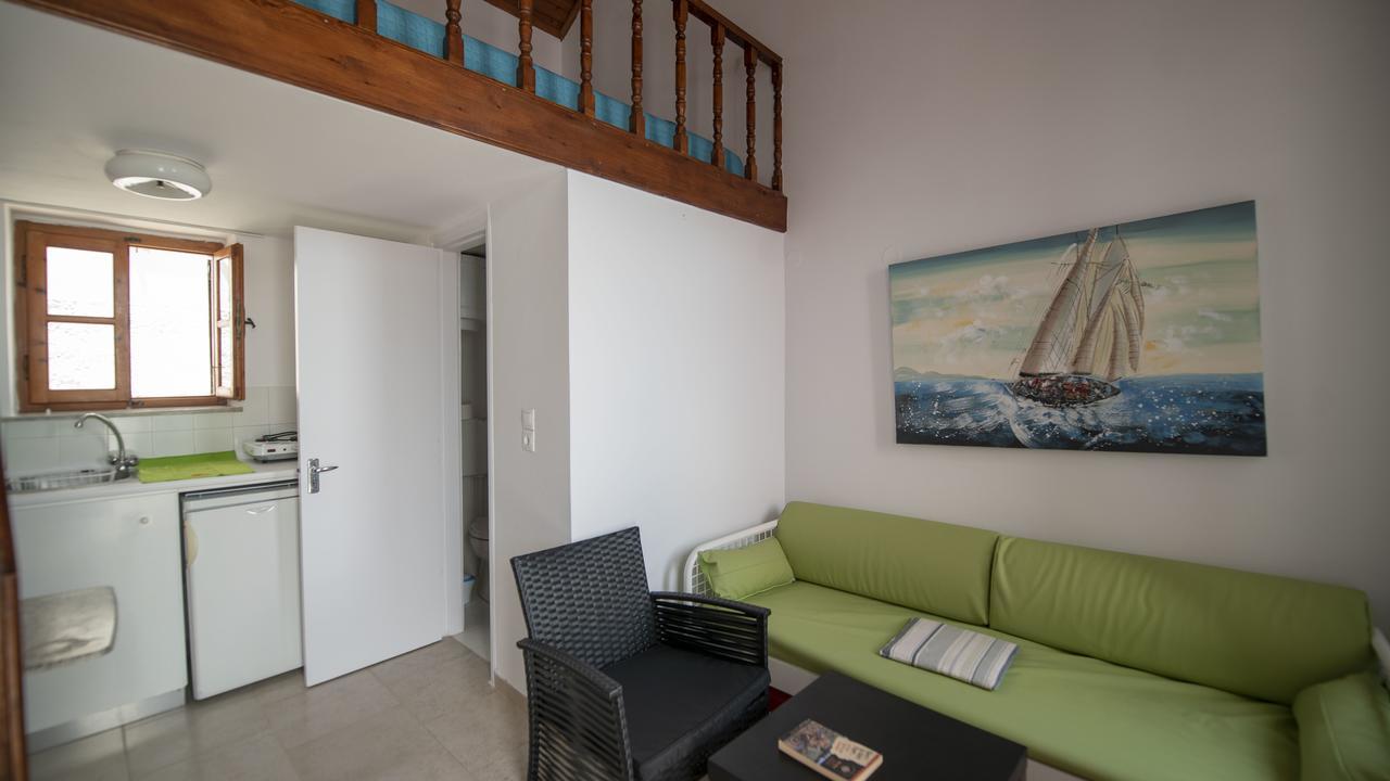 Roulas Apartments Chalki Town Dış mekan fotoğraf